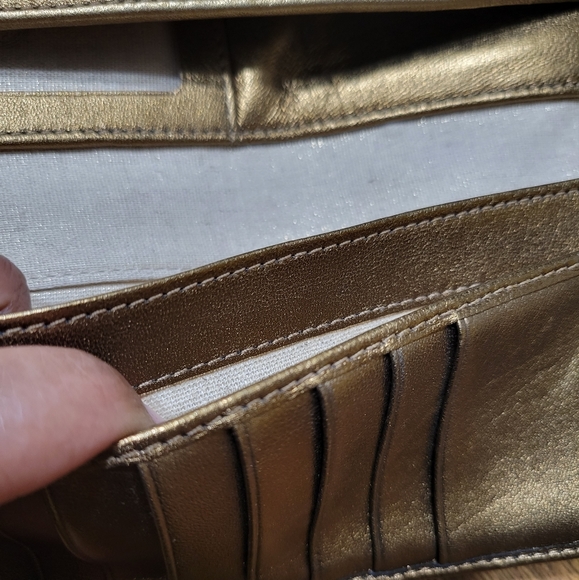 100% Authentic Hobo wallet beautiful golden โจ๏ธ ๐ color - Picture 2 of 7